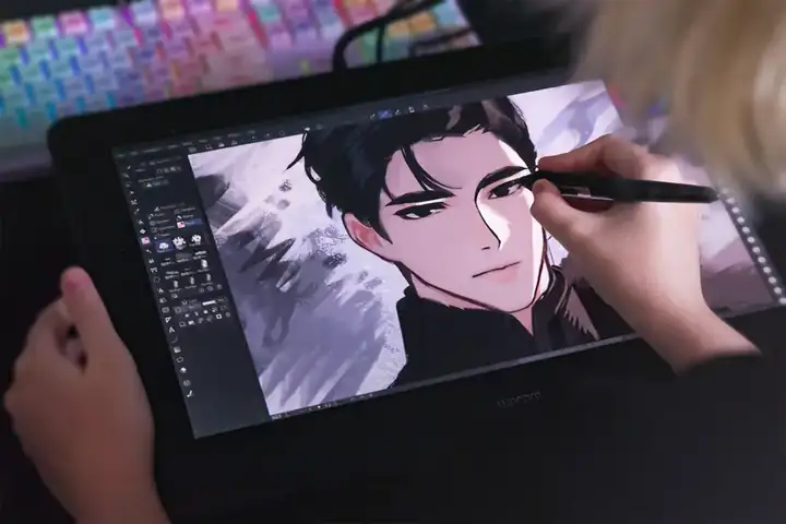 タブレットで男性の一人を描くコフェリン
